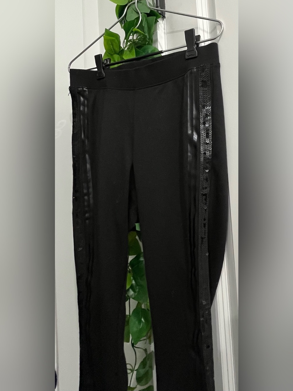 Zeza B. Black Sequin-Trim Stretch Leggings